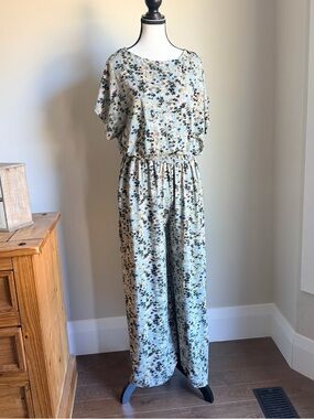 Floral Short-Sleeve Wide-Leg Jumpsuit in soft green